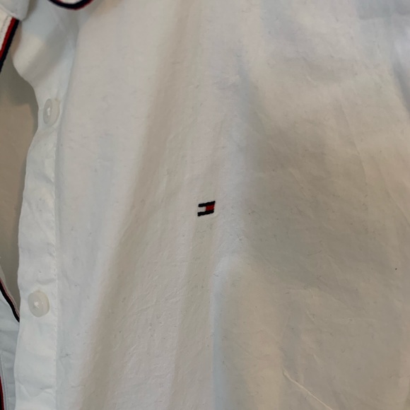 🤩 3 for $20 / Tommy Hilfiger White Long Sleeve button up - Picture 2 of 6